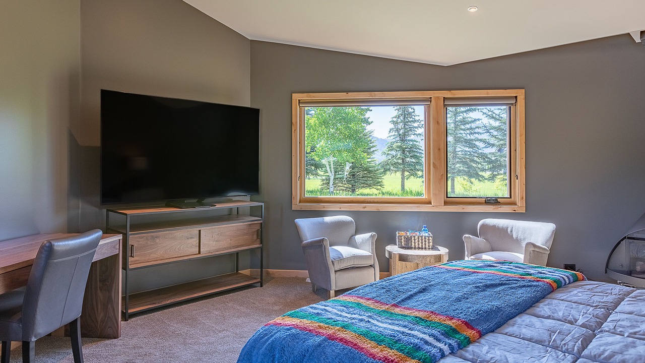 Photo of Bedroom in Alpine Northwest