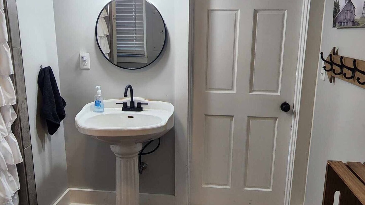 Photo of Bathroom in Counce