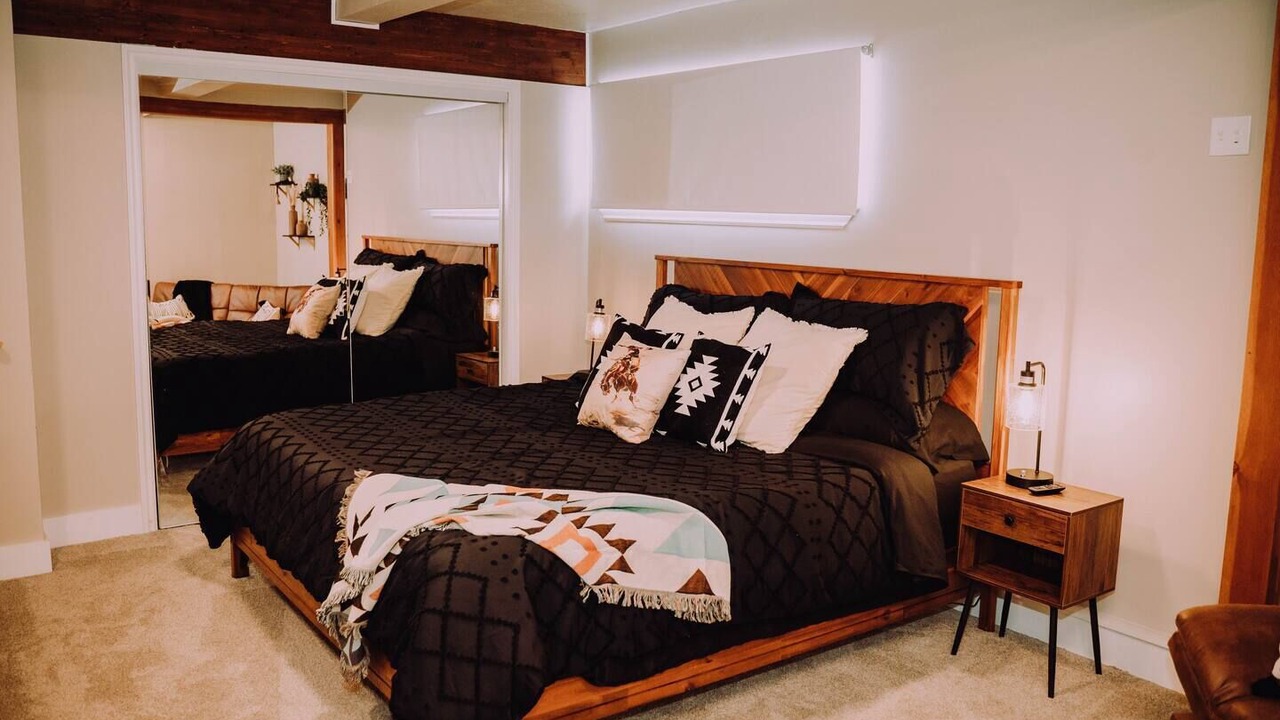 Photo of Bedroom in Salmon