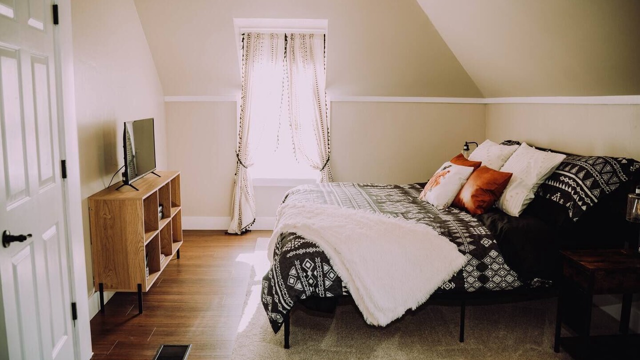 Photo of Bedroom in Salmon