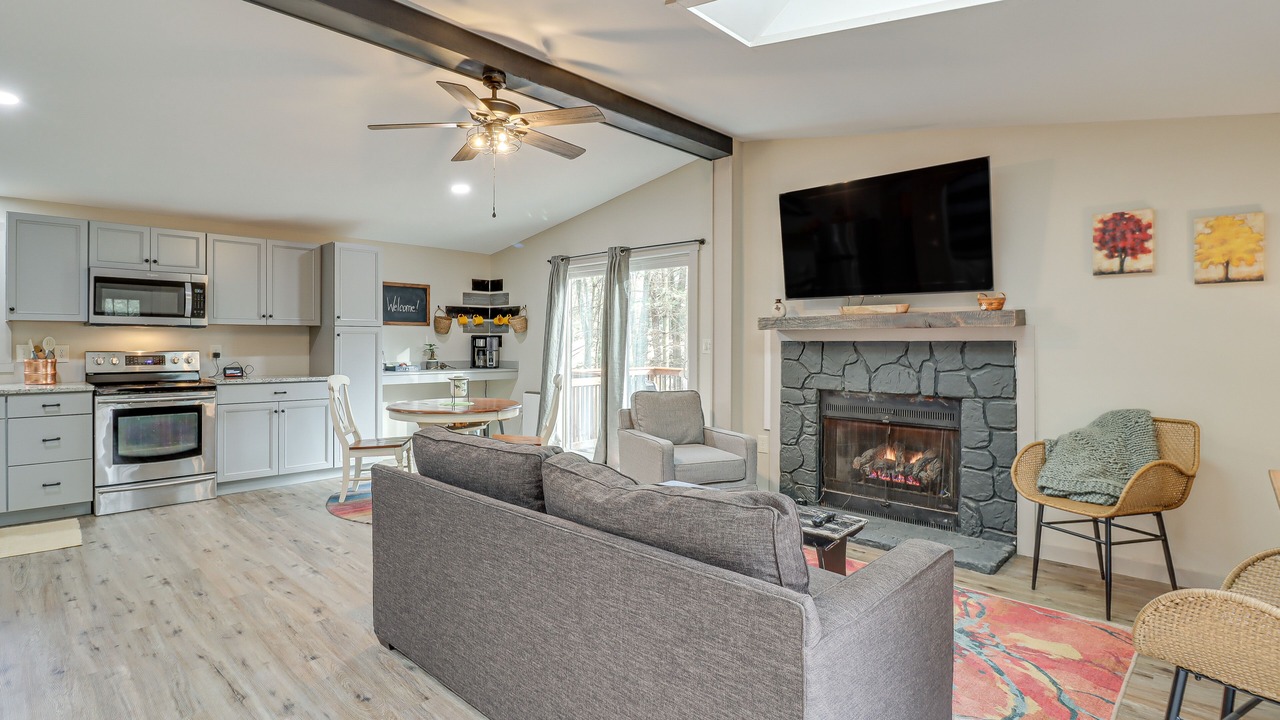 Photo of Livingroom in Jim Thorpe