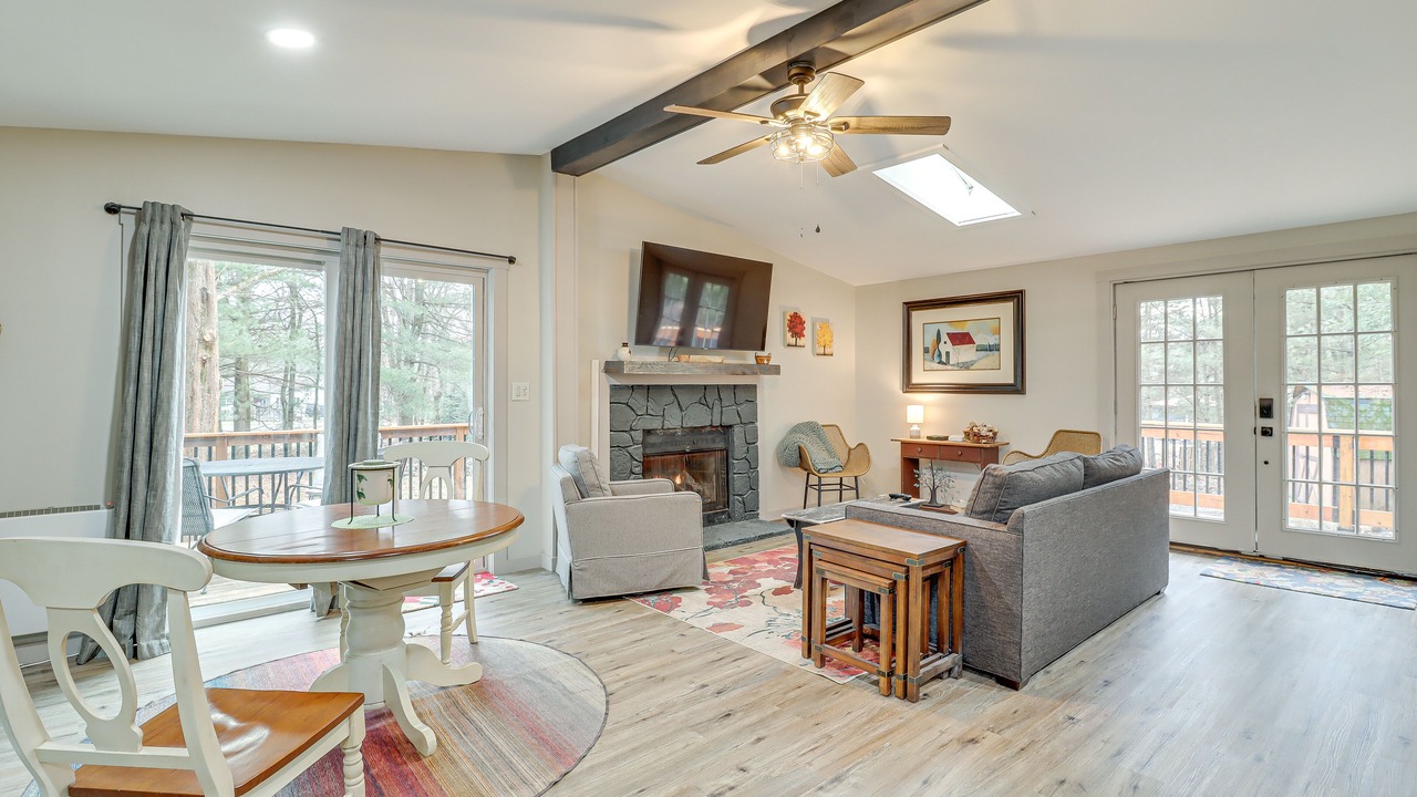 Photo of Livingroom in Jim Thorpe