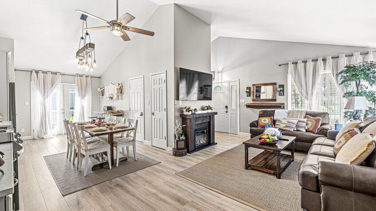 Photo of Livingroom in Noblesville