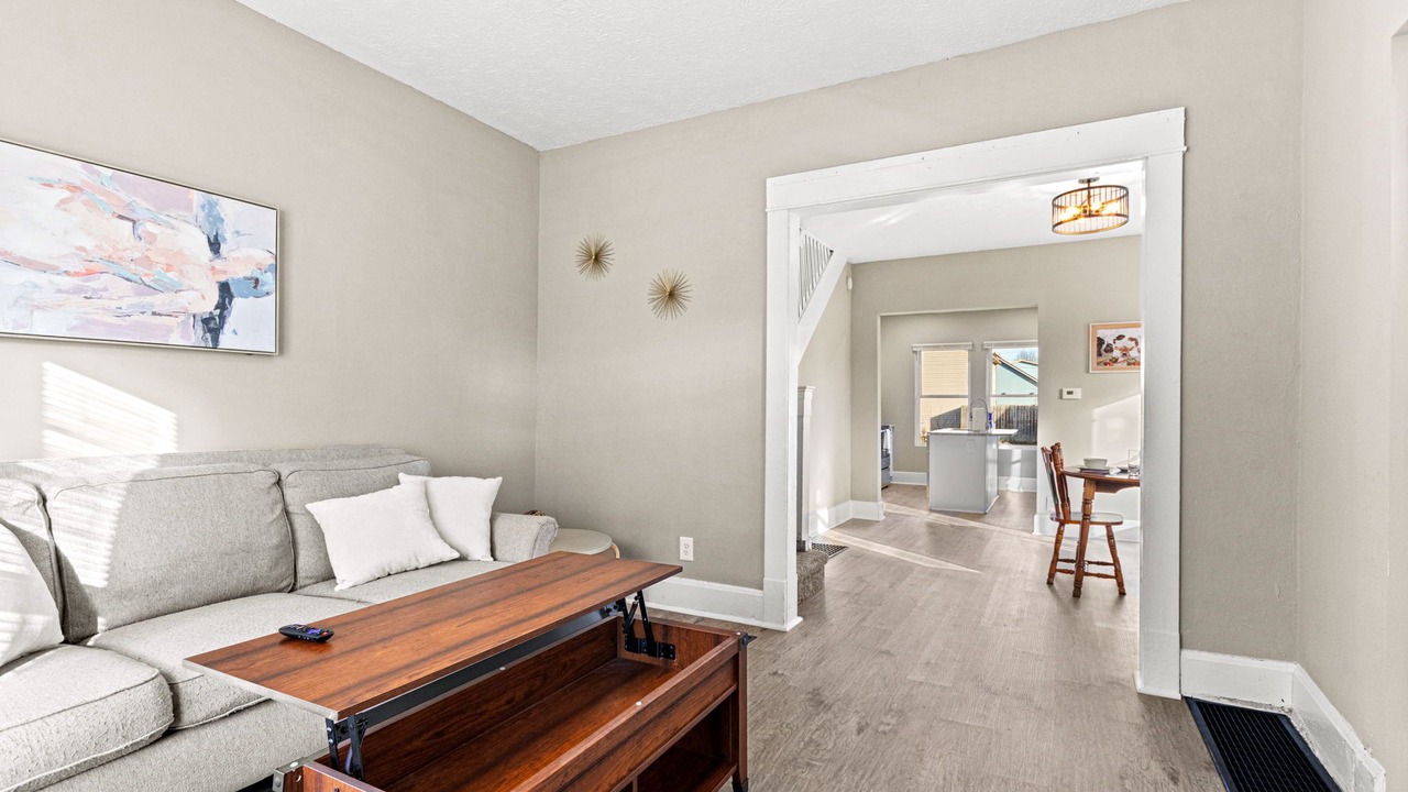Photo of Livingroom in Holy Cross