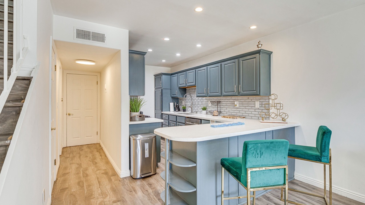 Photo of Others in Valley Glen