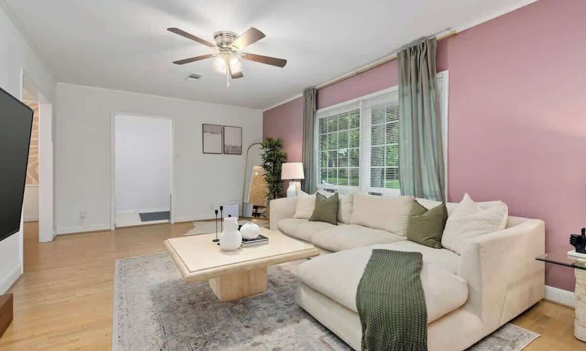 Photo of Livingroom in Braeswood Place