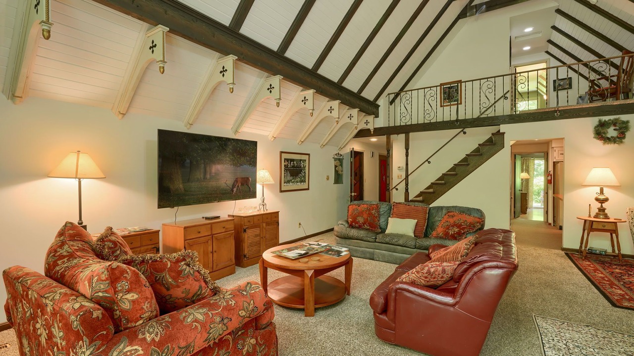 Photo of Livingroom in Sugar Grove