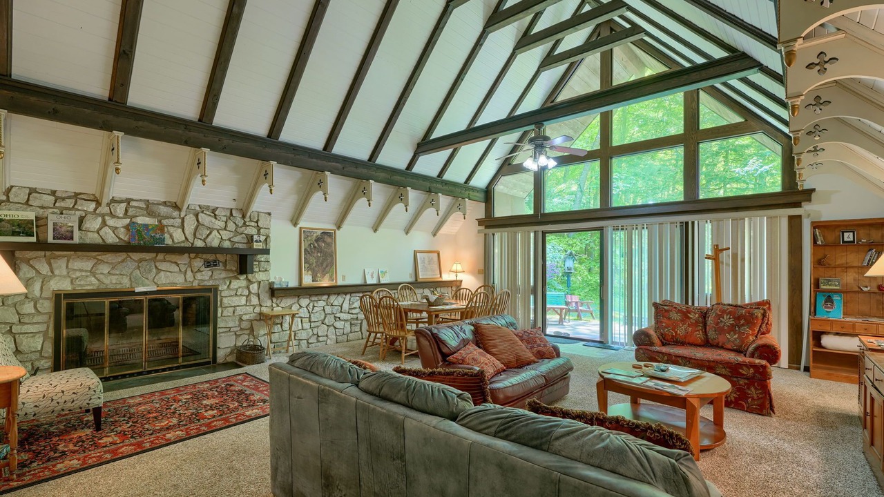 Photo of Livingroom in Sugar Grove