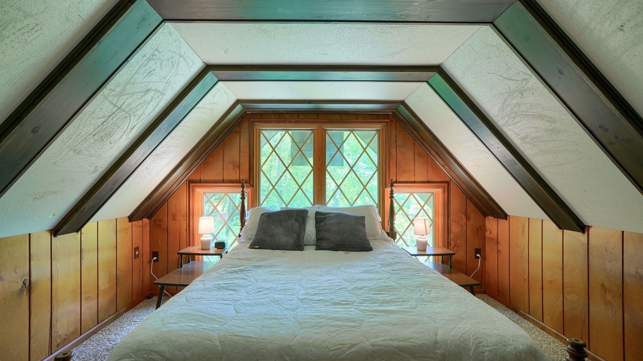 Photo of Bedroom in Sugar Grove