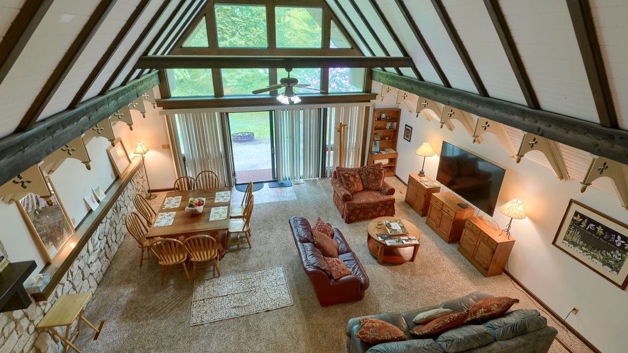 Photo of Livingroom in Sugar Grove