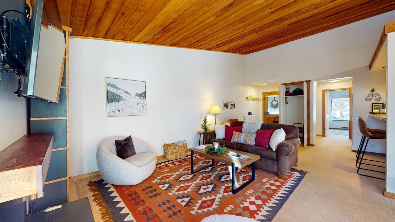 Photo of Livingroom in Elkhorn Village