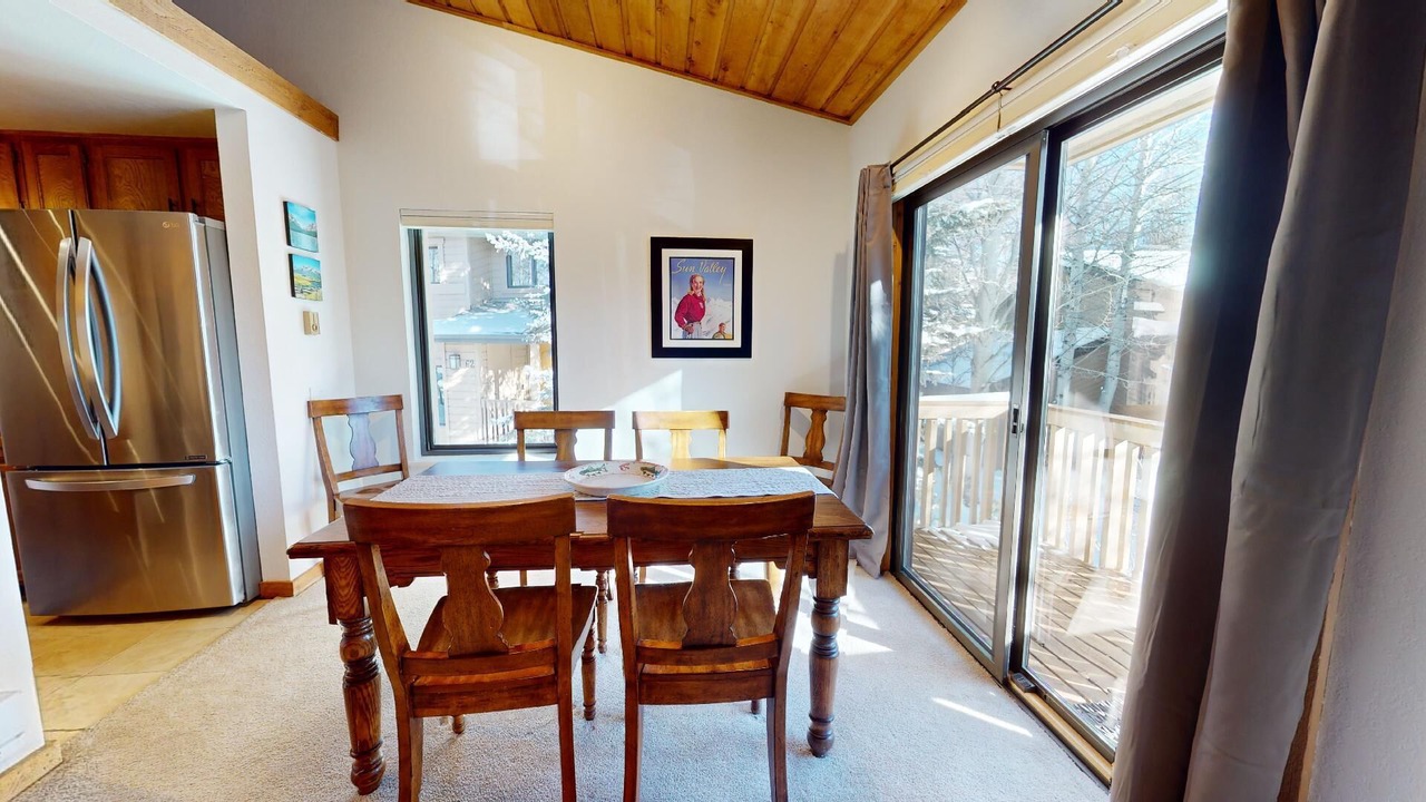 Photo of Livingroom in Elkhorn Village