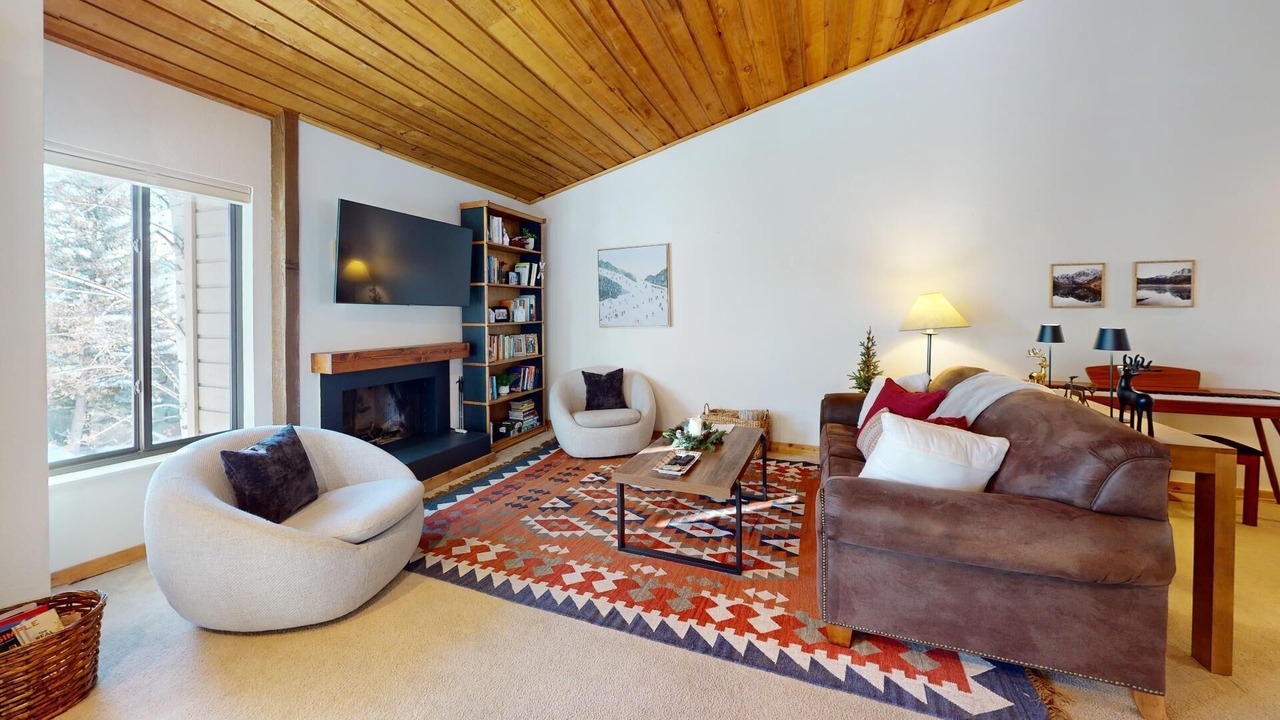 Photo of Livingroom in Elkhorn Village