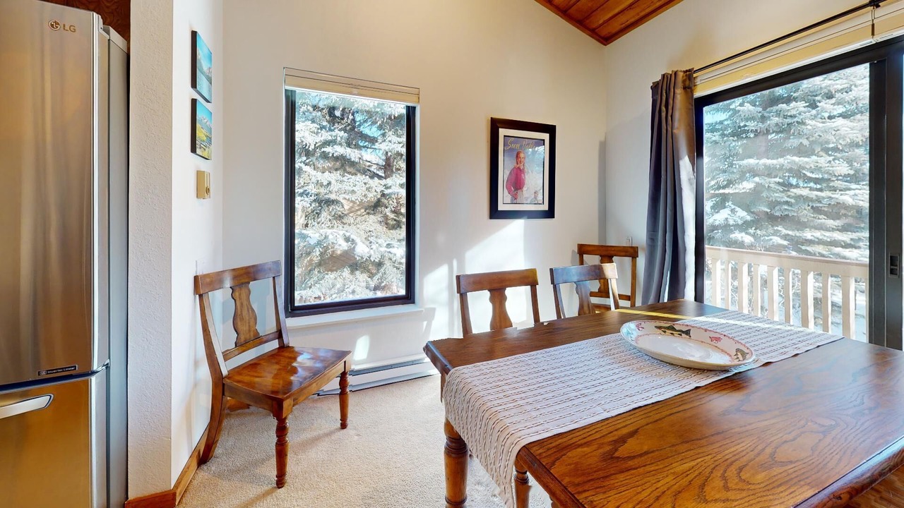 Photo of Livingroom in Elkhorn Village