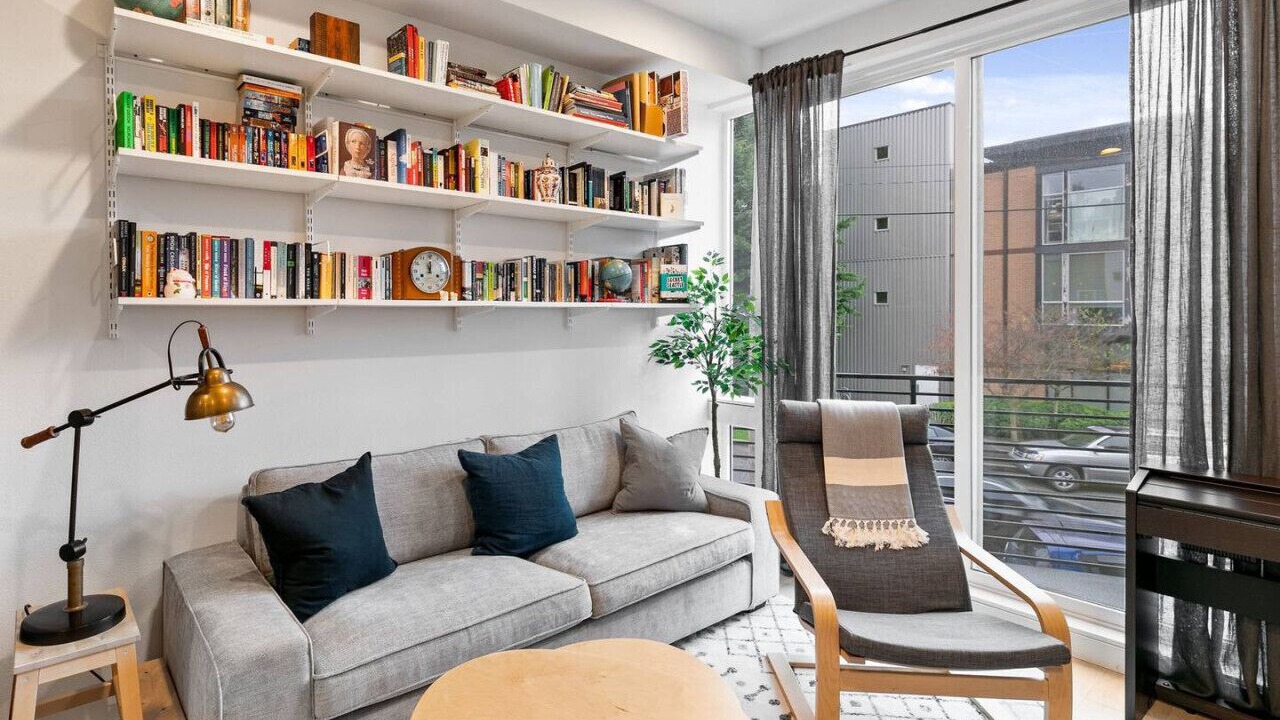 Photo of Livingroom in University District
