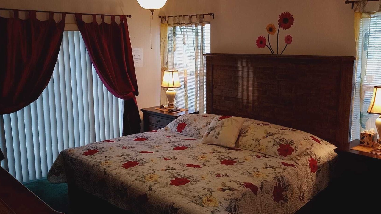 Photo of Bedroom in Crescent Lakes