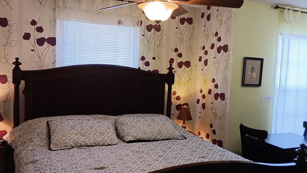 Photo of Bedroom in Crescent Lakes