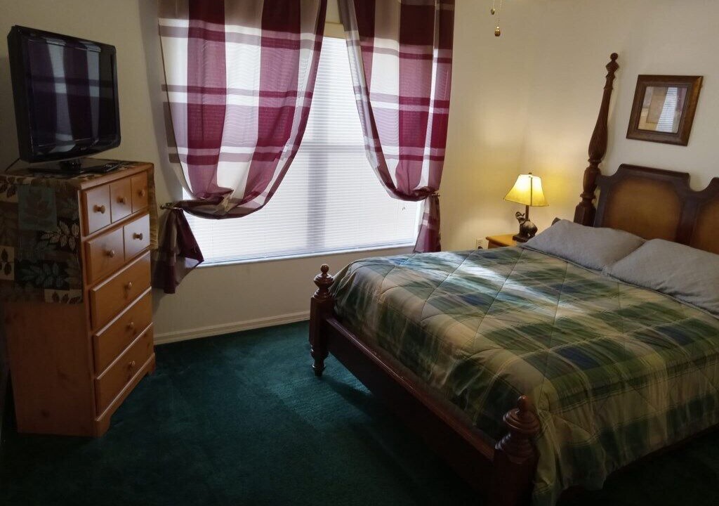 Photo of Bedroom in Crescent Lakes
