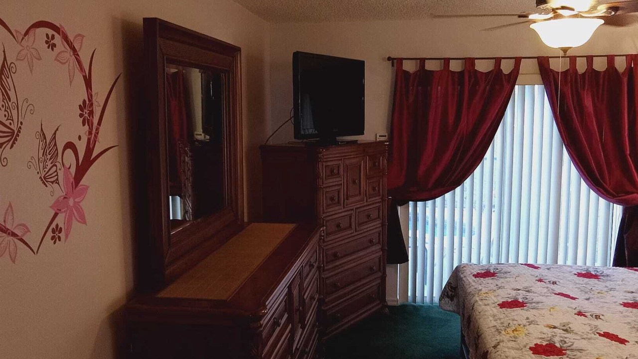 Photo of Bedroom in Crescent Lakes