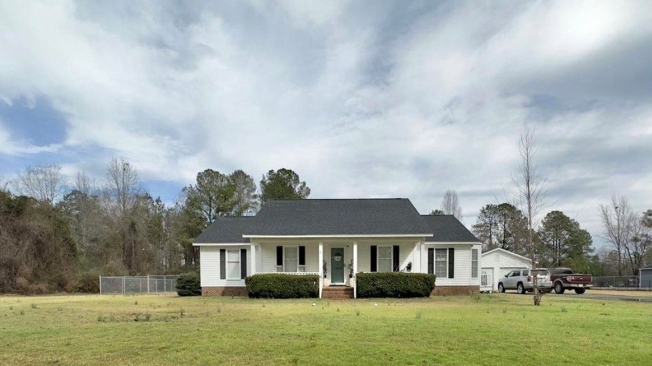 Photo of Outdoor in Lydia