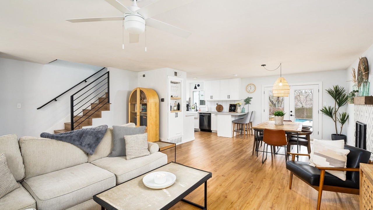 Photo of Livingroom in West Congress