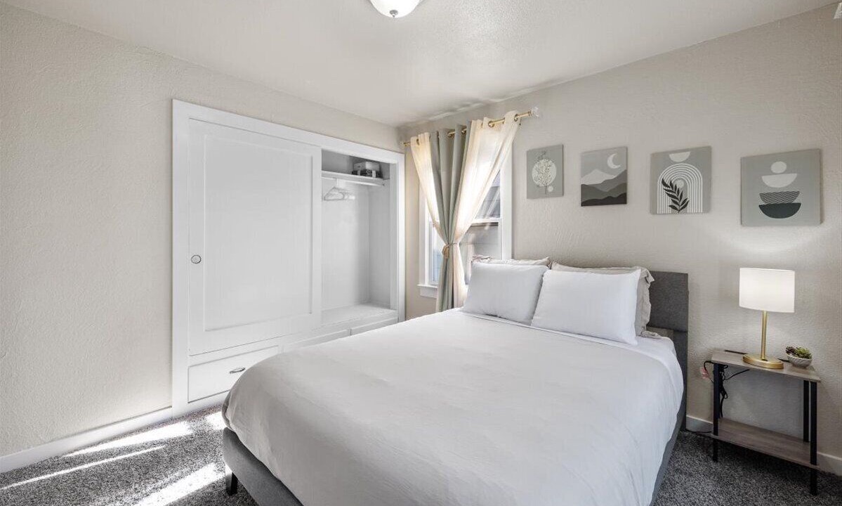 Photo of Bedroom in Sunset