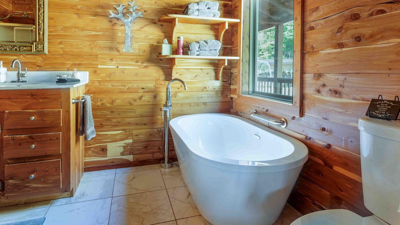 Photo of Bathroom in Jasper
