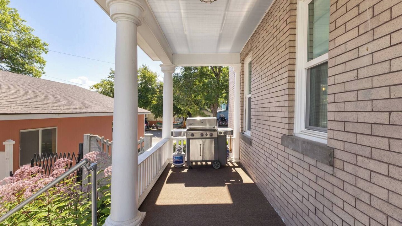 Photo of Patio Balcony in Historic Livingston