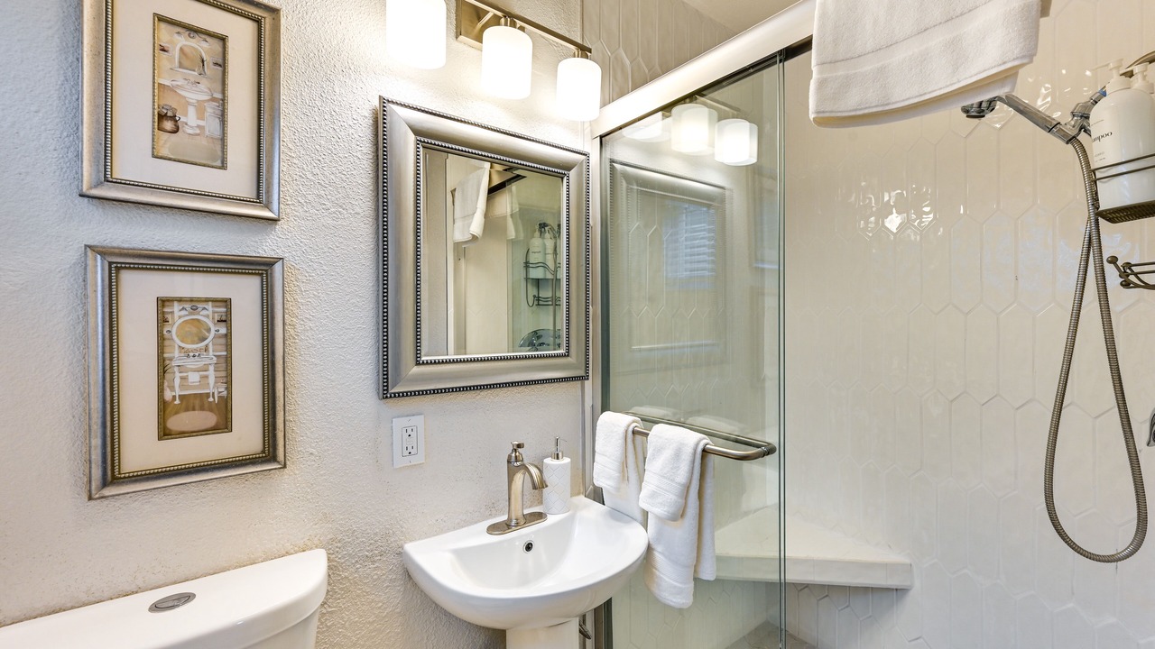 Photo of Bathroom in Oak Park