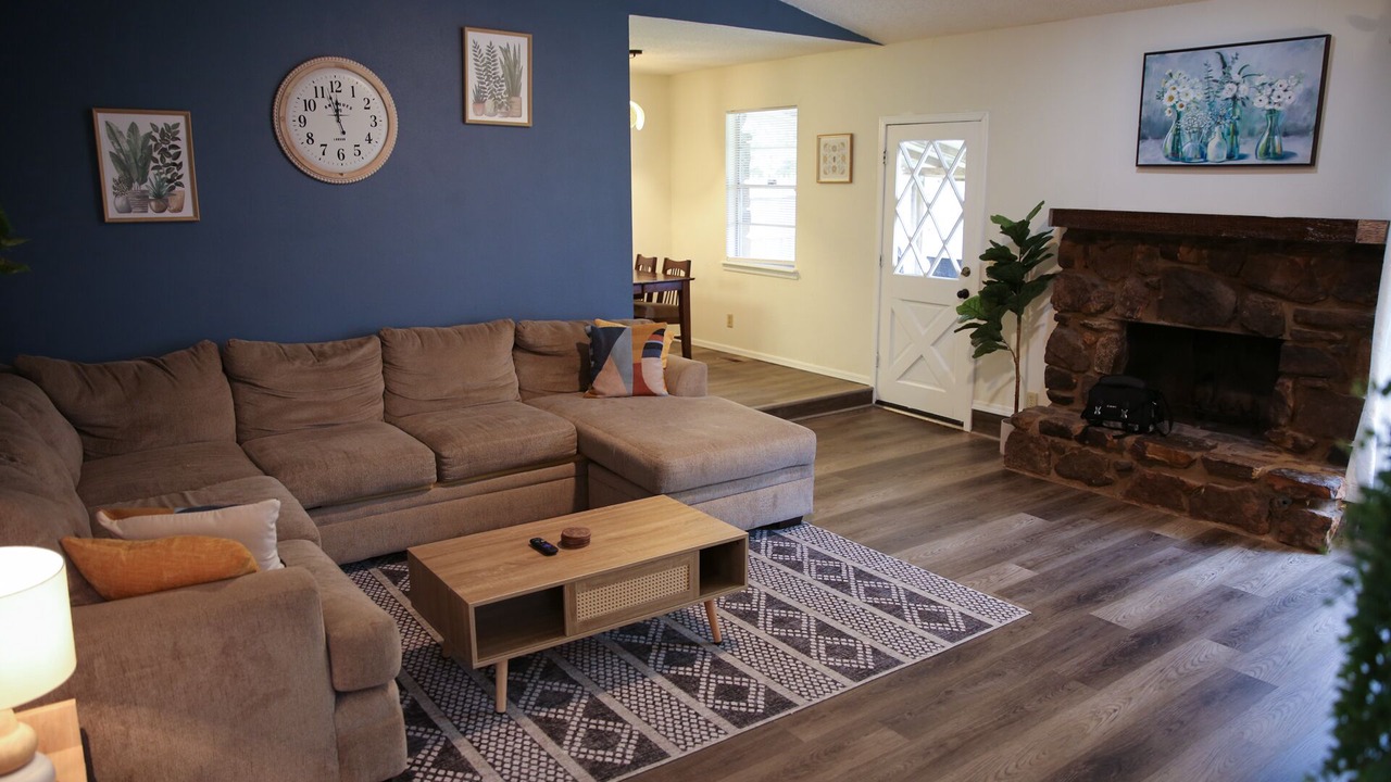 Photo of Livingroom in Broken Arrow