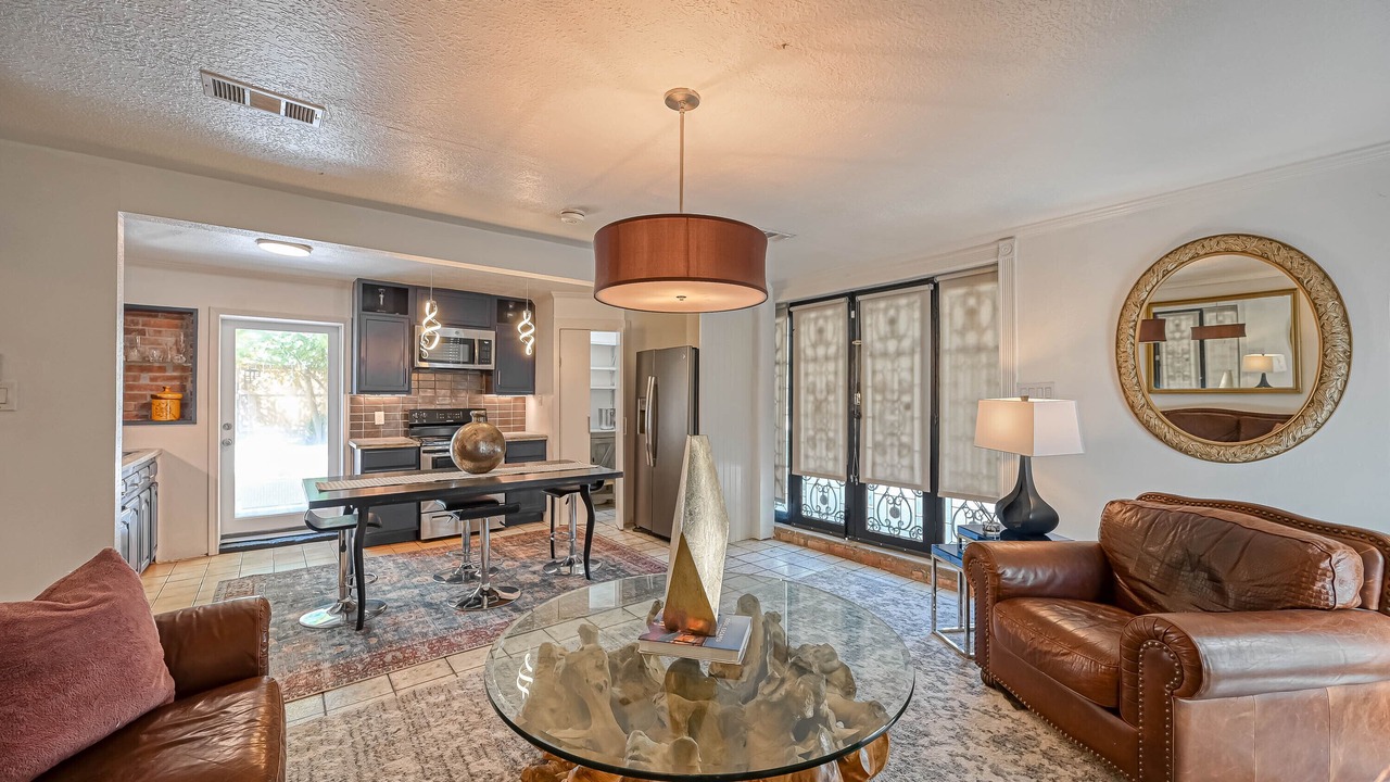 Photo of Livingroom in Garden Oaks