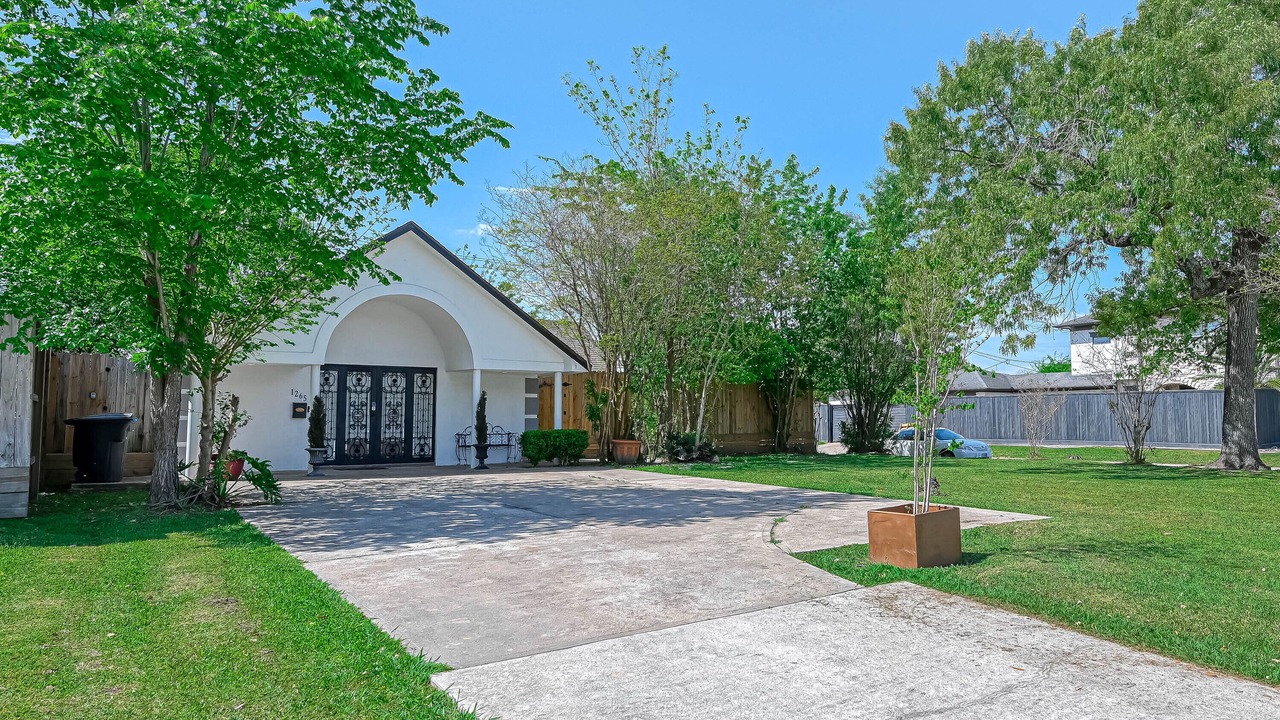 Photo of Outdoor in Garden Oaks