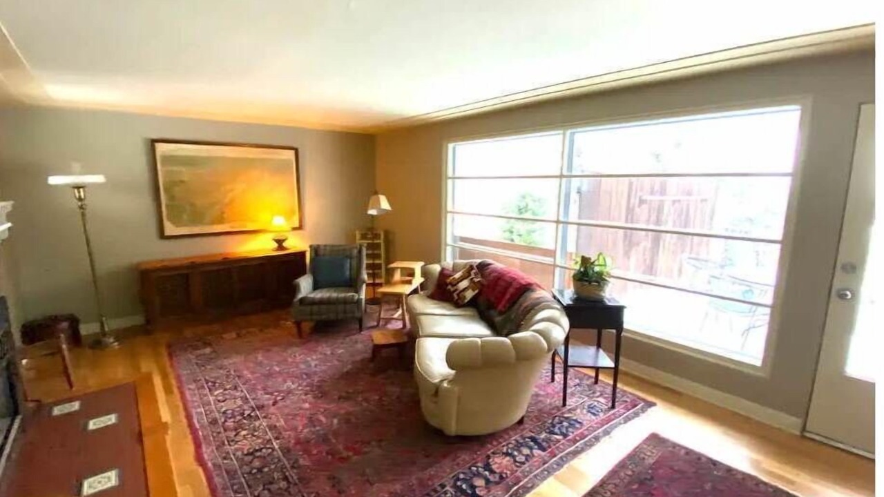 Photo of Livingroom in South Perry District