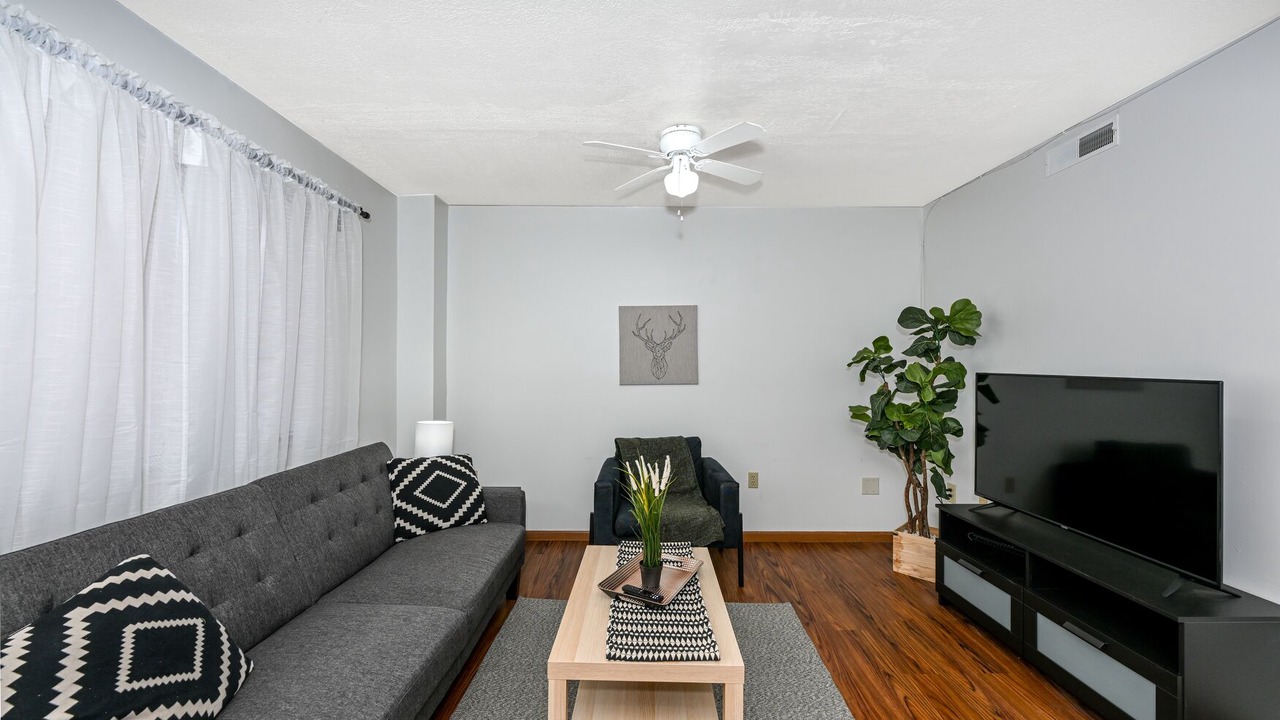 Photo of Livingroom in Akron
