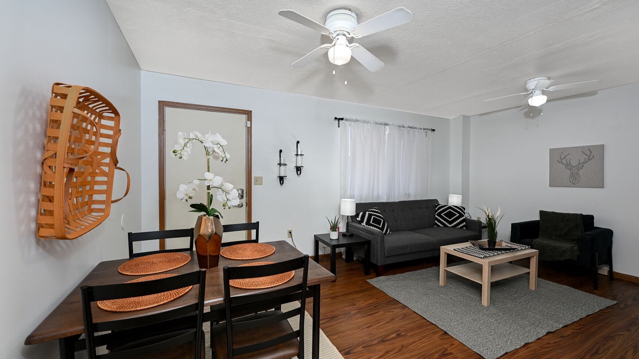 Photo of Livingroom in Akron