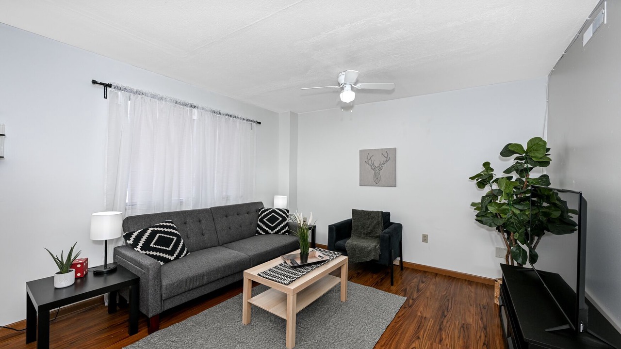 Photo of Livingroom in Akron
