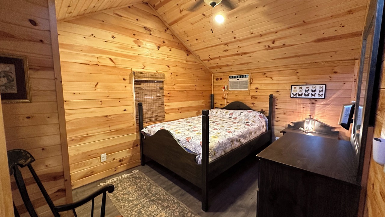 Photo of Bedroom in Laurelville