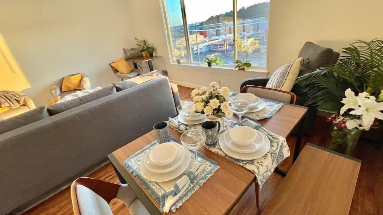 Photo of Livingroom in North Queen Anne