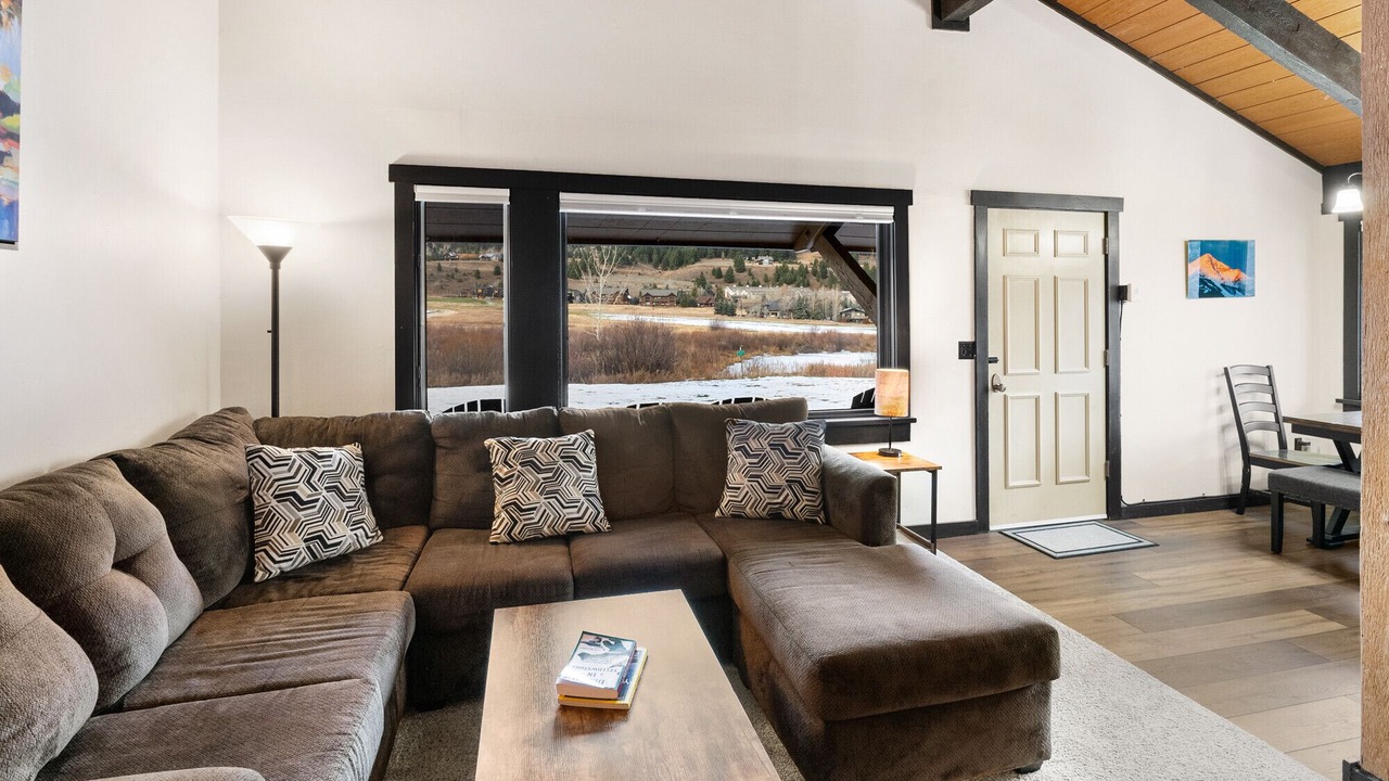 Photo of Livingroom in Big Sky Meadow Village