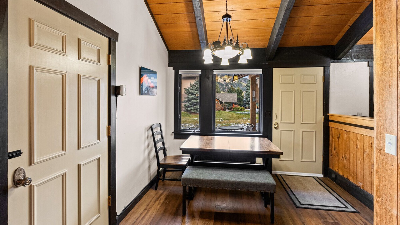 Photo of Livingroom in Big Sky Meadow Village