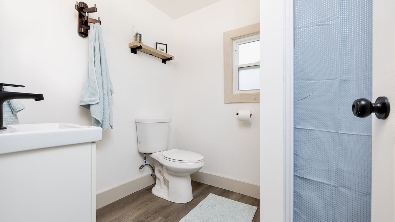 Photo of Bathroom in Lakeview