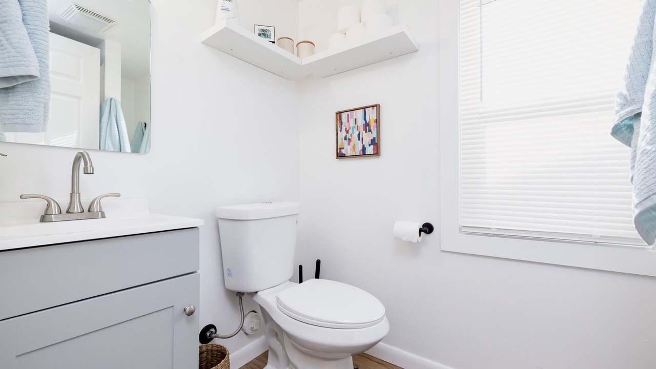 Photo of Bathroom in Lakeview