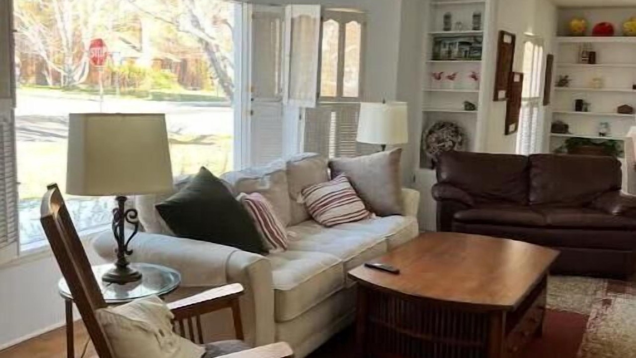 Photo of Livingroom in University District