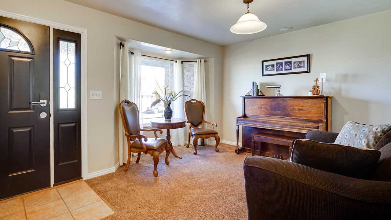 Photo of Livingroom in North Salt Lake