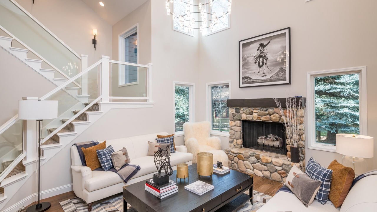 Photo of Livingroom in Twin Creeks