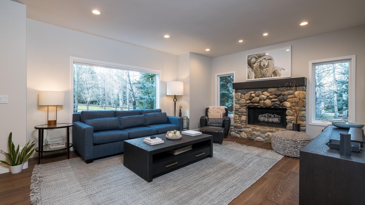 Photo of Livingroom in Twin Creeks