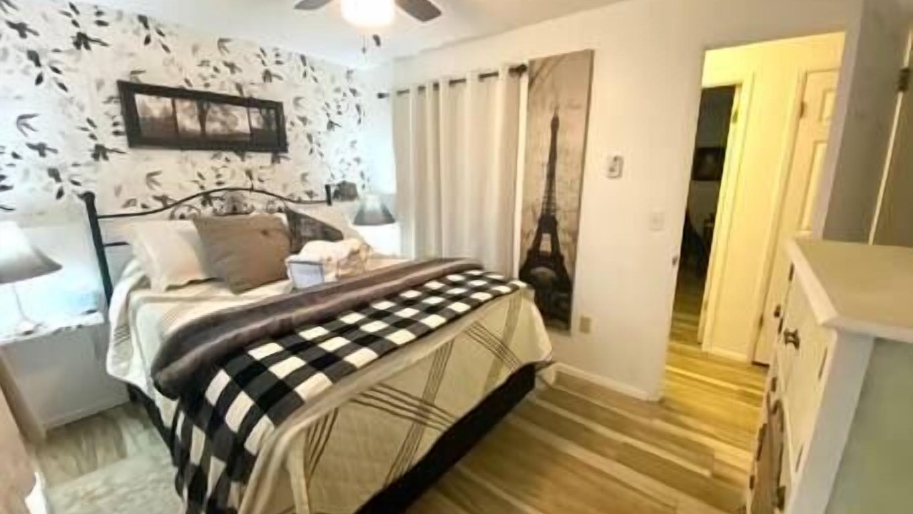 Photo of Bedroom in South Perry District