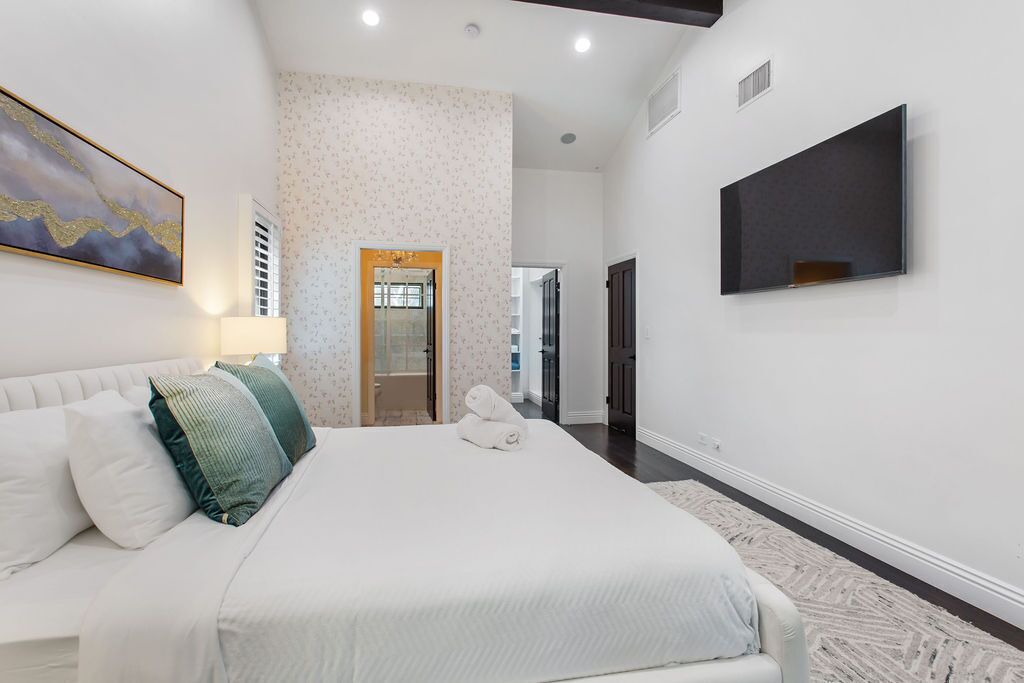 Photo of Bedroom in Beverly Glen