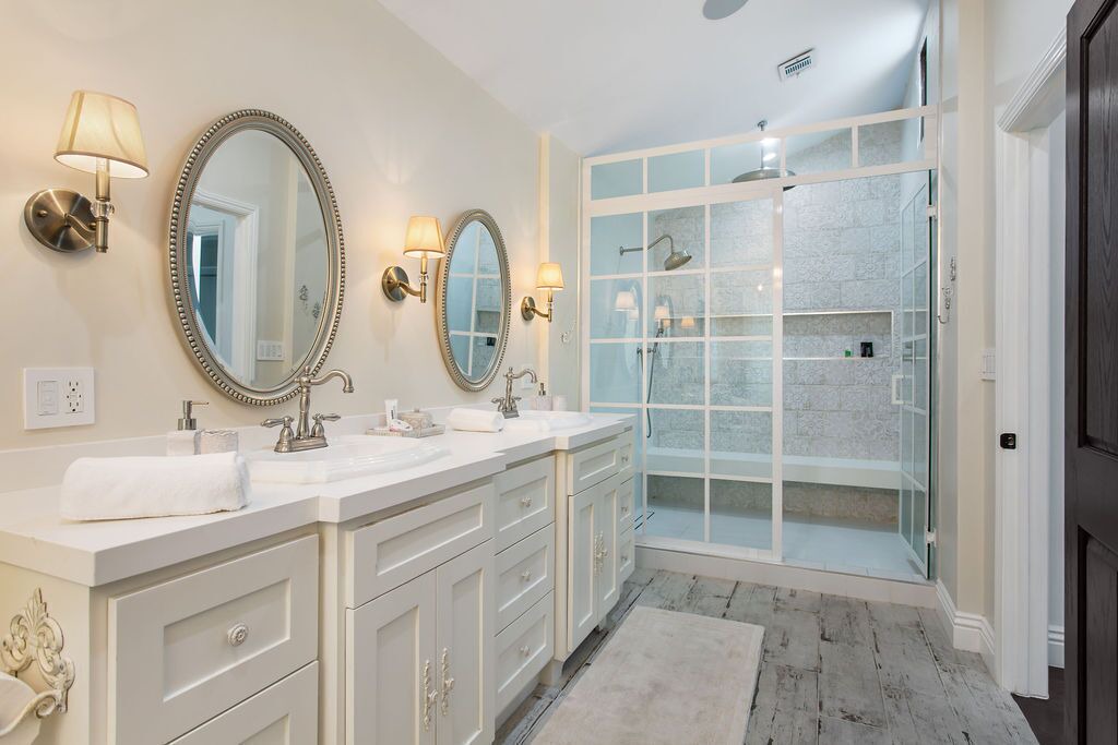 Photo of Bathroom in Beverly Glen