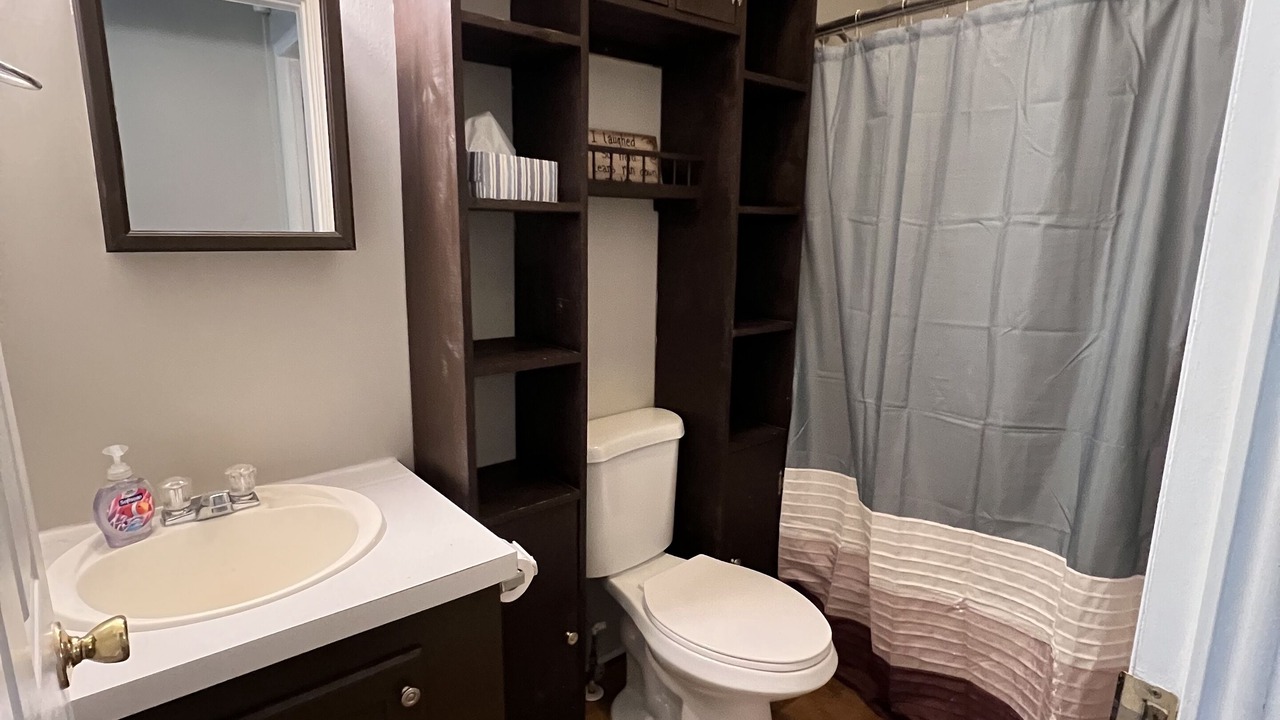 Photo of Bathroom in Bowling Green